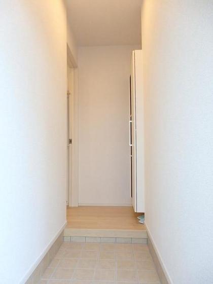 玄関　※別号室の写真です