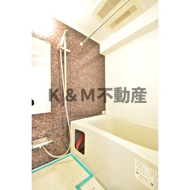 バス・シャワールーム　落ち着いた空間のお風呂です