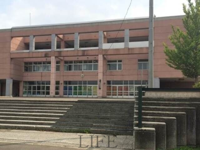 中学校　札幌市立平岡中央中学校（中学校）まで289m
