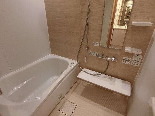 バス・シャワールーム　コンパクトで使いやすいお風呂です