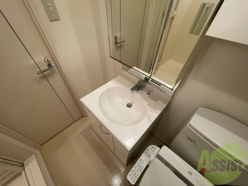 洗面設備　洗面台は独立していて、朝の準備も捗りそうです。