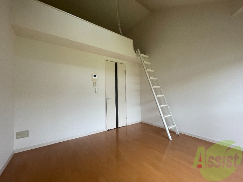 居室・リビング　リビングは、広々していて陽当たりもよさそうですね。