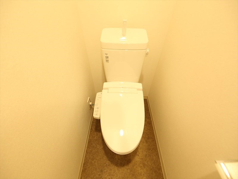 トイレ　温水洗浄暖房便座付トイレ