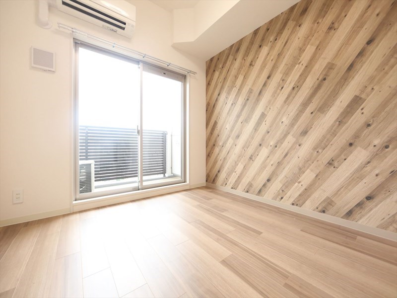 居室・リビング　洋室6.1帖　エアコン完備　バルコニー