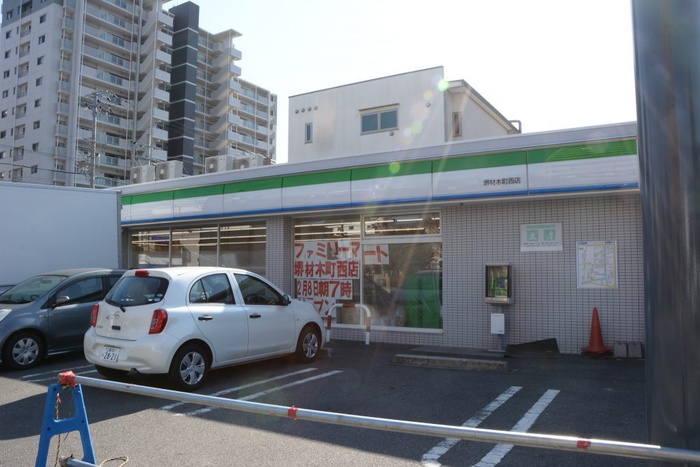 コンビニ　ファミリーマート堺材木町西店（コンビニ）まで42m