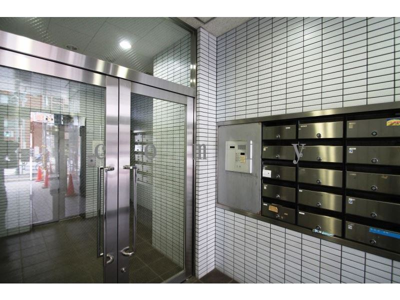 エントランス　オートロック付きエントランス