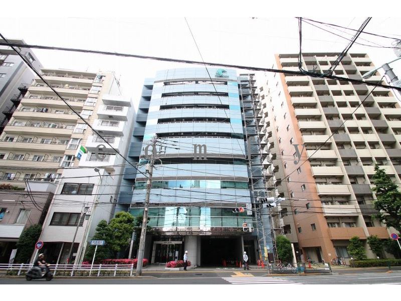 建物外観　総階数９階建て