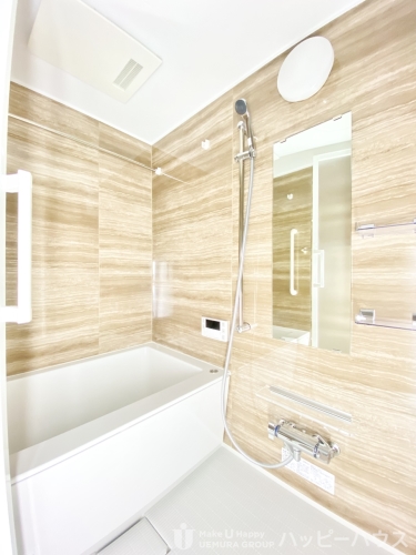 バス・シャワールーム　実物は反転しています。内装は同じです。