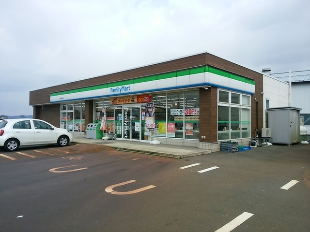 コンビニ　ファミリーマート長岡高見町店（コンビニ）まで1948m