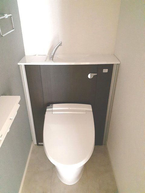 トイレ　温水洗浄便座