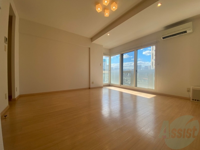 居室・リビング　広くてキレイなお部屋が広がっていて、充実した生活が送れそう。