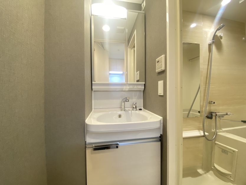 洗面設備　※同物件他部屋写真 反転、色違いの場合有 現況優先