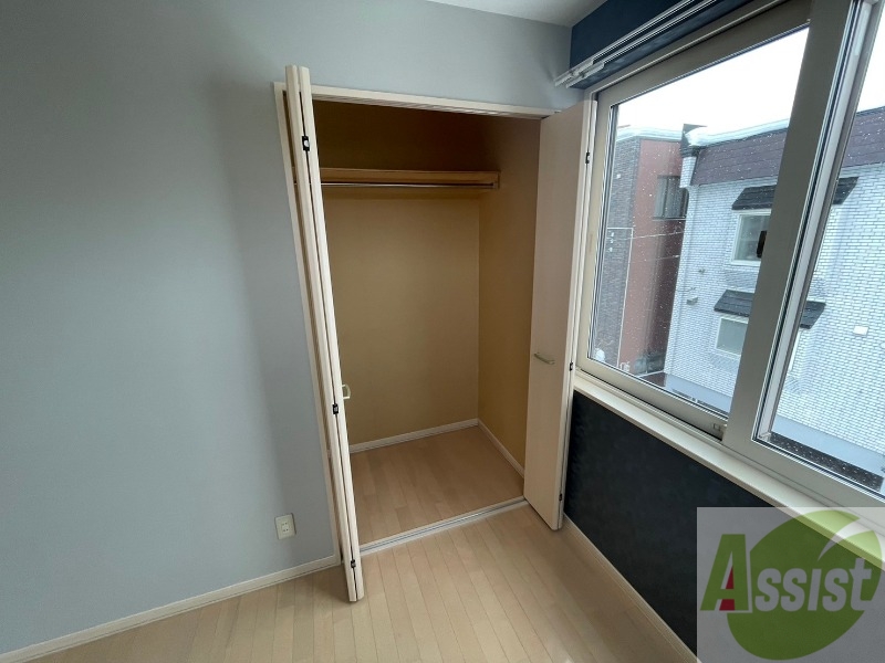 収納　寝室は建具で仕切られているので、寝室の空間を作れますね！