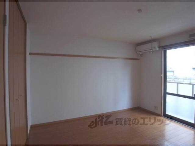 居室・リビング　８帖