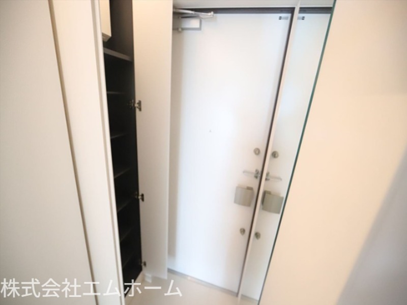 玄関　シューズボックス付