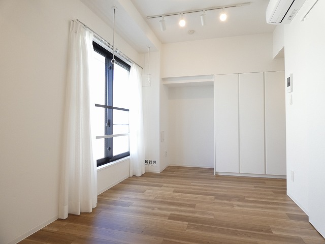 居室・リビング　内観1