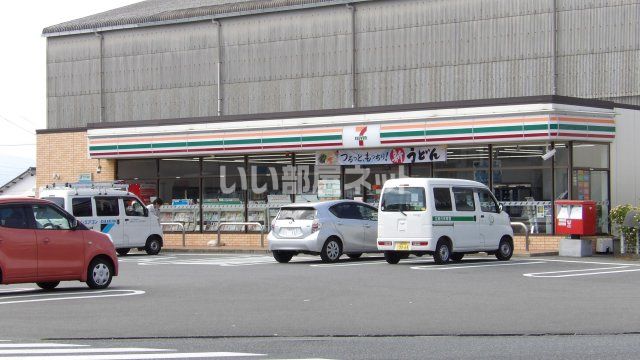 コンビニ　セブンイレブン 久留米御井旗崎店（コンビニ）まで215m