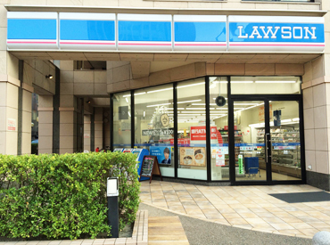 コンビニ　ローソン大名二丁目店（コンビニ）まで10m