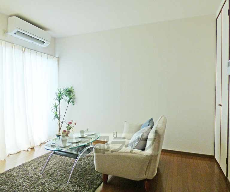 居室・リビング　広々とした室内です。