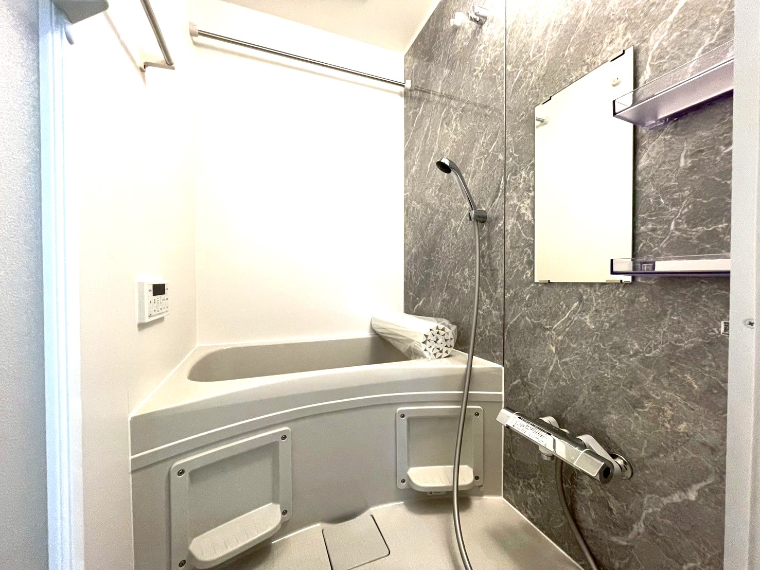 バス・シャワールーム　追い炊き機能付き