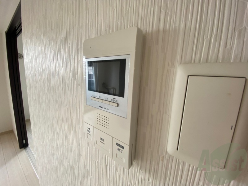 セキュリティ　ＴＶモニター付インターホンです。来客者の顔が見えるので安心！