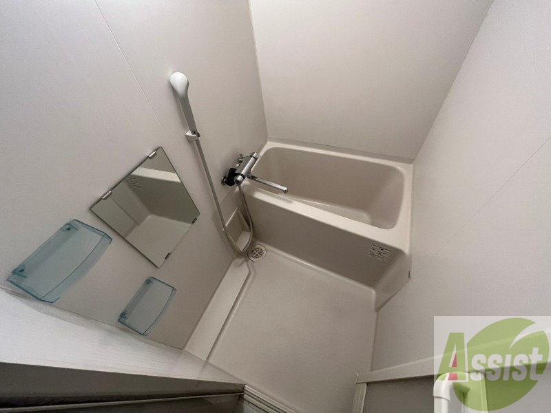 バス・シャワールーム　お風呂になります。一日の疲れを癒してくださいね。