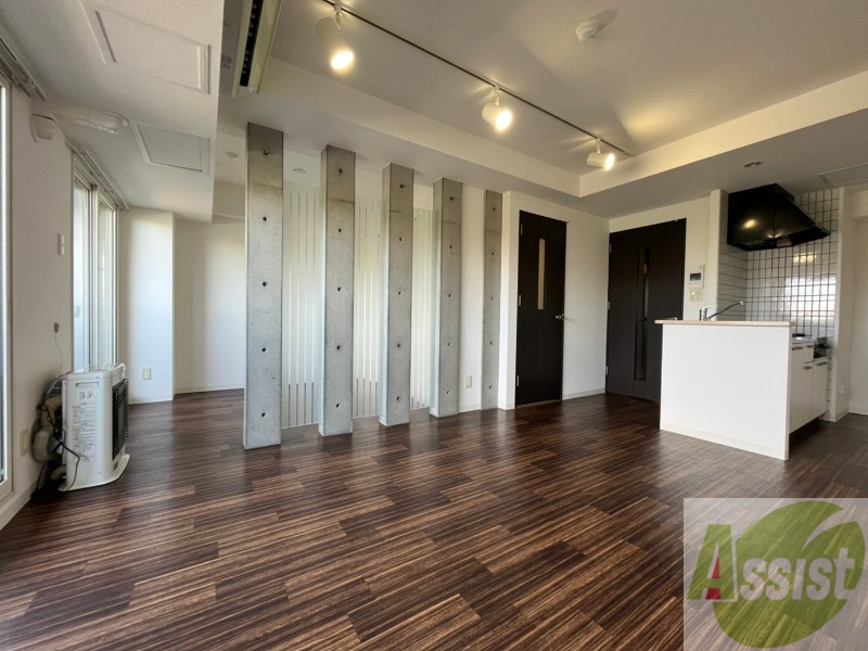 居室・リビング　広くてキレイなお部屋が広がっていて、充実した生活が送れそう。