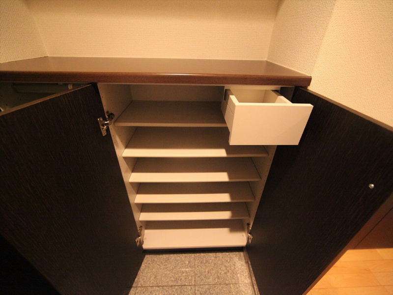 玄関　玄関　シューズボックス