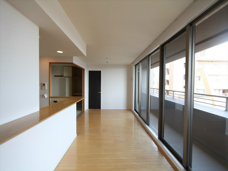 バルコニー　リビング16帖　カウンターキッチン