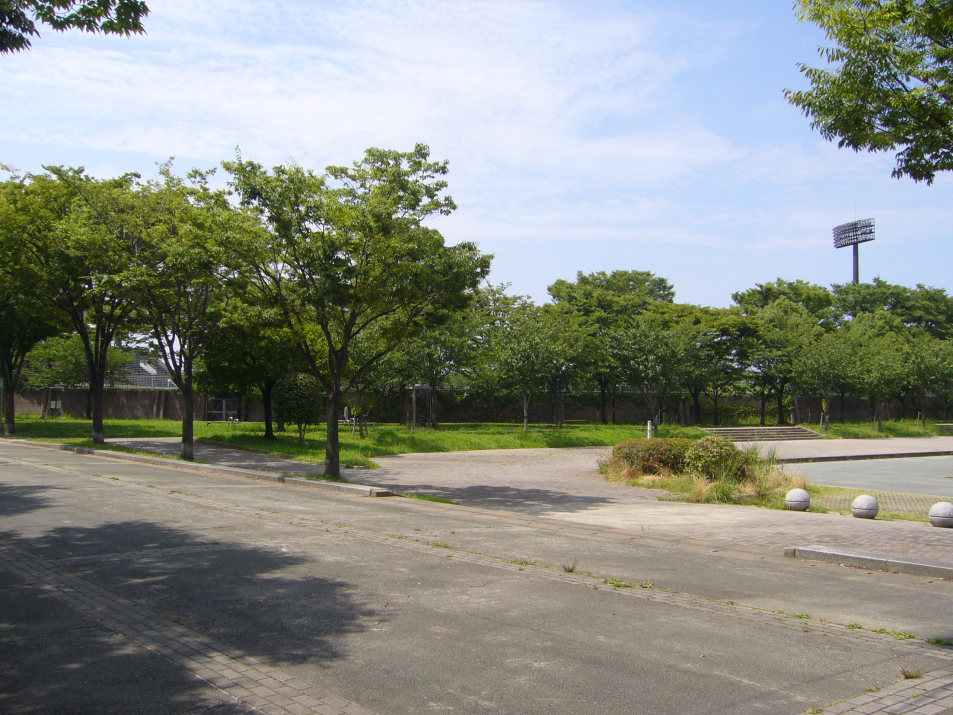 その他　本城陸上競技場（その他）まで675m