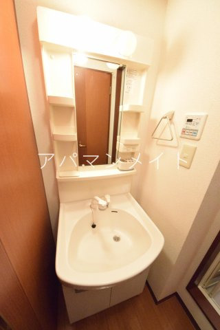 洗面設備　独立洗面台です