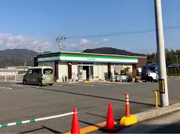 コンビニ　ファミリーマート山口泉都町店（コンビニ）まで219m