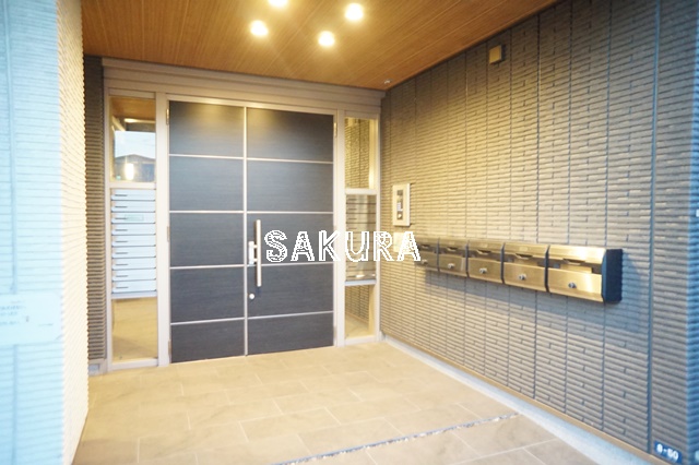 エントランス　お洒落な建物デザイン♪