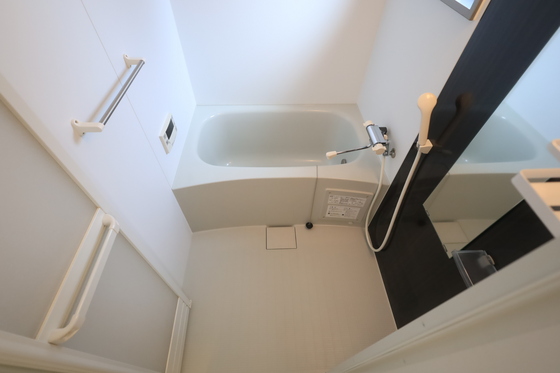 バス・シャワールーム　※別部屋の写真です