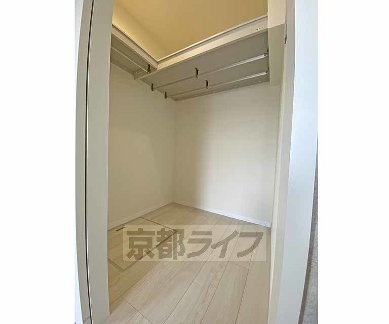 収納　広々したウォークインクローゼットです。