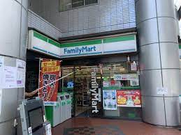 コンビニ　ファミリーマート 中野本町六丁目店（コンビニ）まで155m