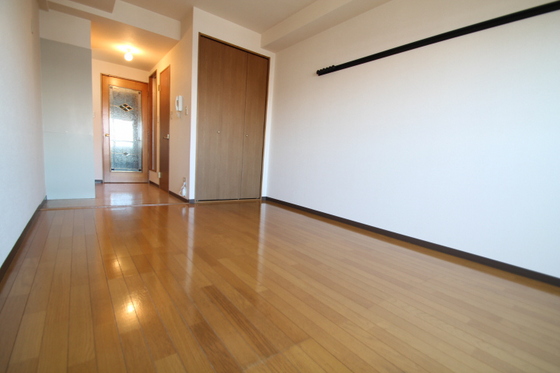 居室・リビング　※別号室のお写真です