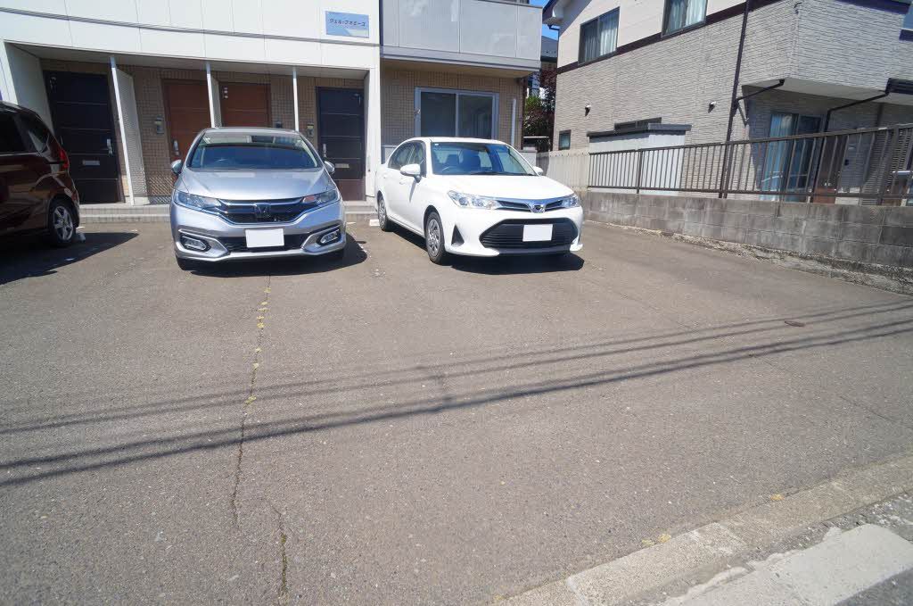 建物外観　駐車場