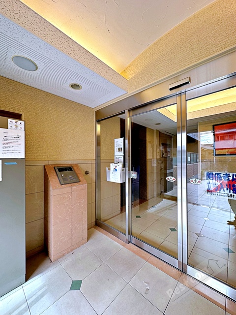 エントランス　オートロック付きで部外者シャットアウト♪