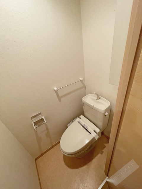 トイレ　温水洗浄便座付き♪