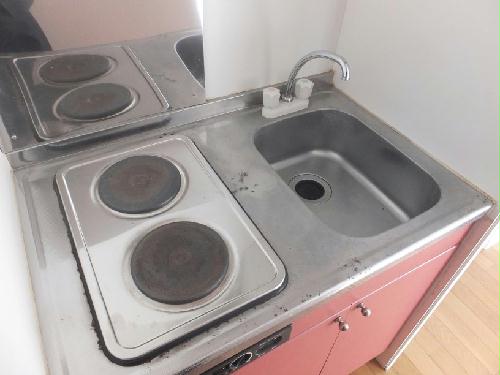 キッチン　電気コンロは調理に便利な2口タイプです