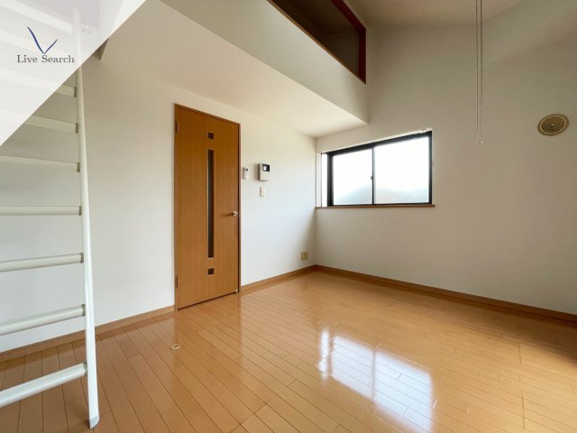 居室・リビング　同物件別室写真