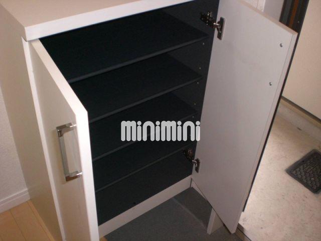 玄関　靴箱付き