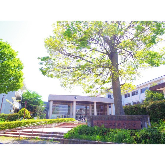 中学校　長野市立犀陵中学校（中学校）まで740m