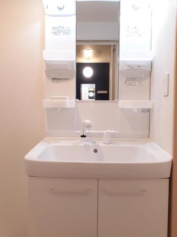 洗面設備　スペースが確保できる洗面所です