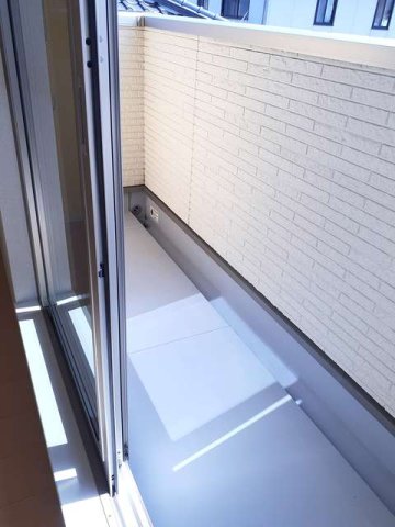 バルコニー　お洗濯にも便利なバルコニー付き