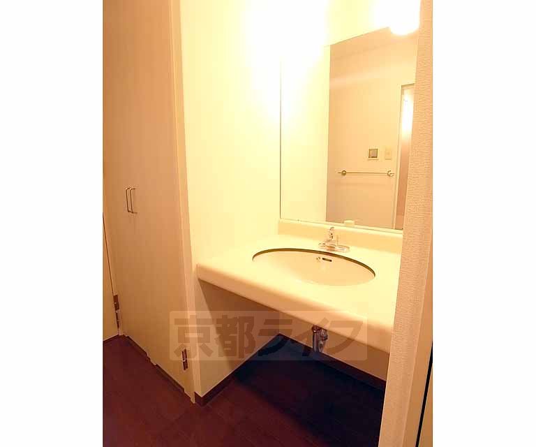 収納　大きな鏡が便利です