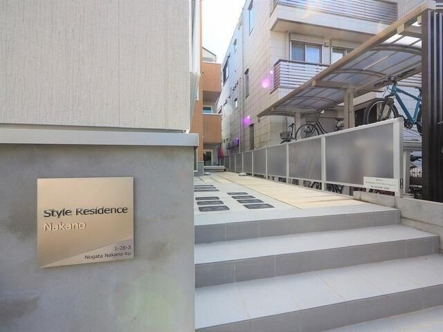 エントランス　ゆとりのあるエントランスです