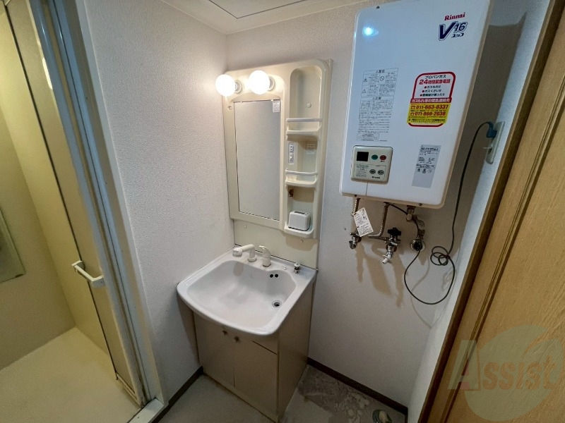 洗面設備　こちらに洗面台があります。朝の洗顔はこちらで。