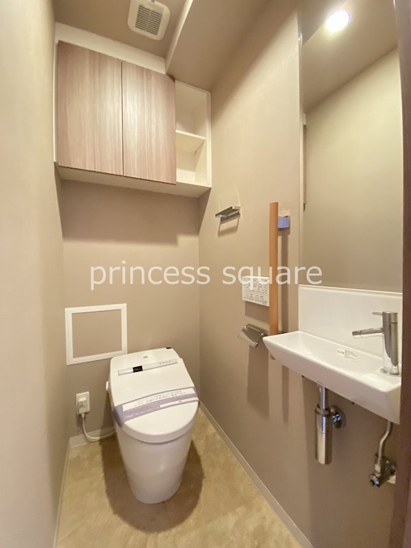 トイレ　洗面付きのお洒落なレストルーム